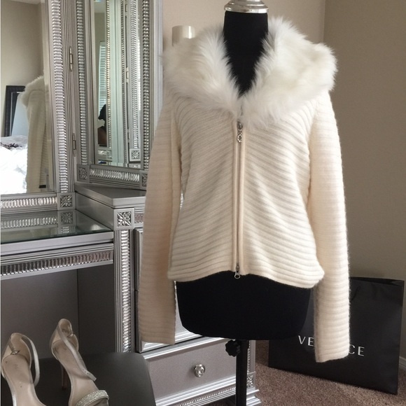 COPY - Sweater with Faux fur Collar - Picture 1 of 3